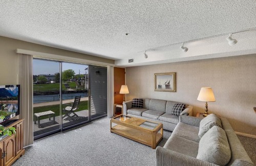 Charlevoix Casa | 119 Edgewater Inn