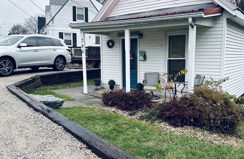 Williamstown Casa | 11am checkout time! Charming modern vintage cottage only 4 minutes to the ARK!