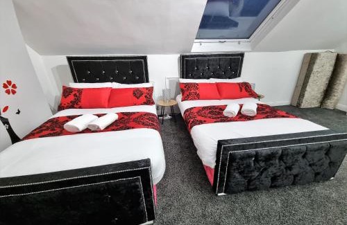 Leeds Casa | *11BR* Setup for your most amazing relaxed stay + Free Parking + Free Fast WiFi *