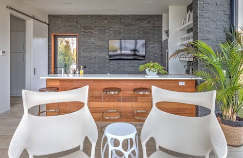 Water Mill Casa | Nuevo listado: 12,000 pies cuadrados de lujo, diseño moderno, gimnasio completo, comedores interiores y exteriores, nueva cancha de tenis Har-Tru