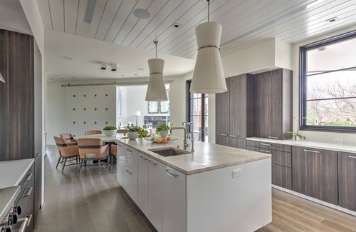 Water Mill Casa | Nuevo listado: 12,000 pies cuadrados de lujo, diseño moderno, gimnasio completo, comedores interiores y exteriores, nueva cancha de tenis Har-Tru
