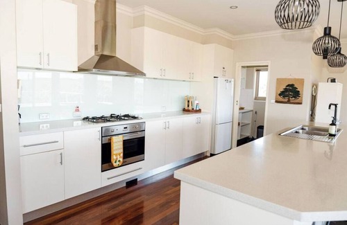Port Campbell Casa | 12 Apostles Beach House; with ocean & valley views