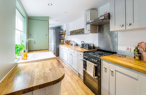 Arundel Cabaña | 12 Arun St, Arundel