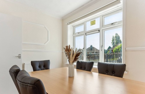Bramley Casa | 12 Broadlea Rd
