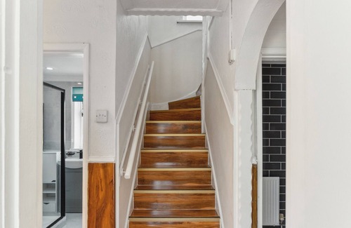 Bramley Casa | 12 Broadlea Rd