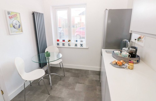 Barry Cabaña | 12 CLOS YR WYLAN, pet friendly, character holiday cottage in Barry