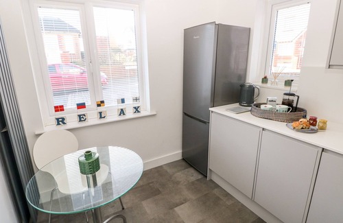Barry Cabaña | 12 CLOS YR WYLAN, pet friendly, character holiday cottage in Barry