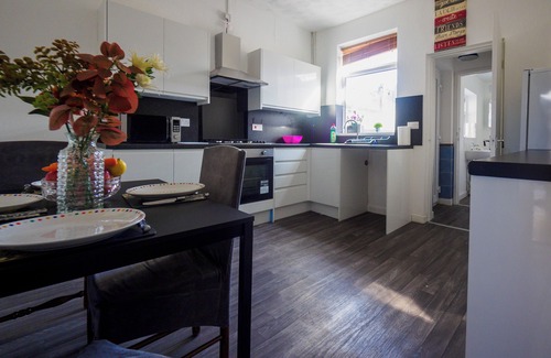 Stoke-on-Trent Apartamento | 12 Cornwallis Lodge Family Room 1