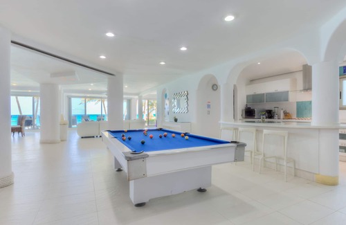 Zona Hotelera Villa | Beachfront Villa with breakfast included