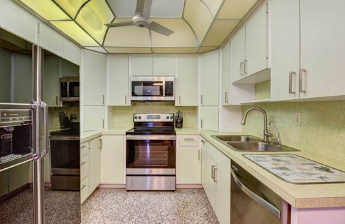 Trailer Estates Cabaña | 12 Mi to Beach: Cottage w/ Pool in Bradenton