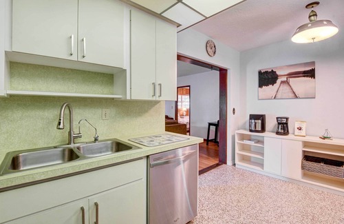 Trailer Estates Cabaña | 12 Mi to Beach: Cottage w/ Pool in Bradenton