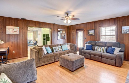 Trailer Estates Casa | 12 Mi to Beach Cottage with Pool in Bradenton