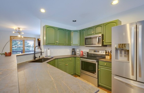 Quandary Village Cabina | 12 Mi to Breckenridge Ski Resort: Cabin w/ Hot Tub