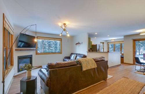 Quandary Village Casa | 12 Mi to Breckenridge Ski Resort Cabin with Hot Tub