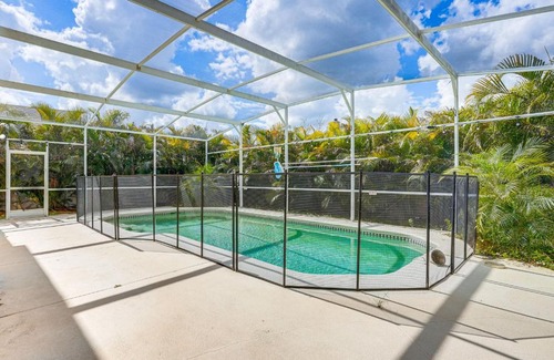 Lake Davenport Estates Casa | 12 Mi to Disney World Poolside Paradise!