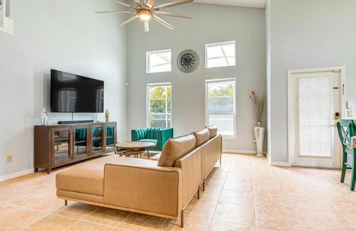 Lake Davenport Estates Casa | 12 Mi to Disney World Poolside Paradise!
