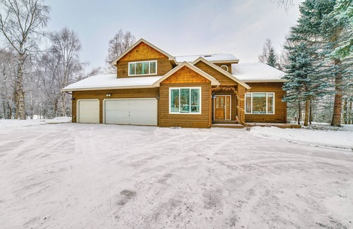 Mid-Hillside Casa | 12 Mi to Dtwn Anchorage: Forested Apt w/Fire Pit!