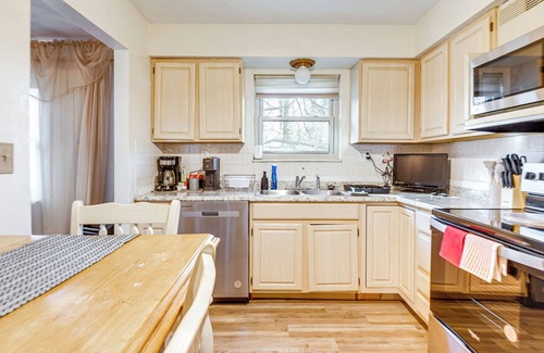 Belleville Casa | 12 Mi to Dtwn St Louis: Family Home w/ Fireplaces!
