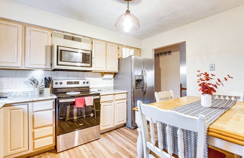 Belleville Casa | 12 Mi to Dtwn St Louis: Family Home w/ Fireplaces!