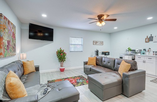 Bearss Plaza Casa | 12 Mi to Dtwn Tampa: Vibrant Home w/ Outdoor Space