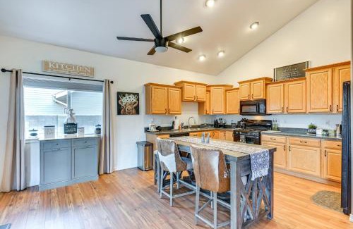 Flagstaff Casa | 12 Mi to Flagstaff Pet-Friendly Home with Sunroom!