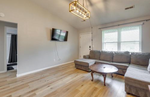Pontoon Beach Casa | 12 Mi to St Louis Pet-Friendly Metro East Home