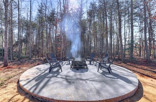 Forest City Casa | 12 Mi to Tryon International Forest City Gem!