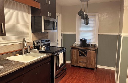 Near Northside Casa | 12 min from Gainbridge, 10 min from Lucas Oil, 12 min from Motor Speedway
