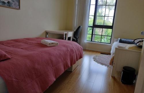 Keilor Downs Casa | 12 mins to Mel Airport-Good Wood House
