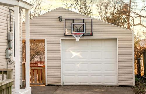 South Bend Casa | 12-mins walk to ND - BBQ I Old Money Sports Glam - Pet Friendly!