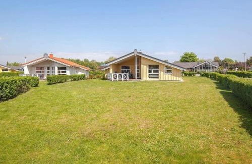 Lensterstrand Casa | 12 person holiday home in GROEMITZ