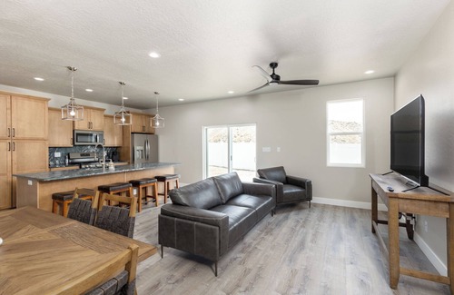 Elko Casa | #12 Spacious 5-bedroom, 3bathroom, 2 car garage house in Elko near Walmart