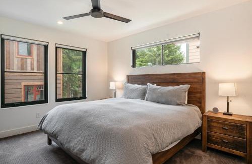 Old Town Casa | 120 Cedar Drive, Slopeside 4BR Townhome with Mountain Views & Hot Tub
