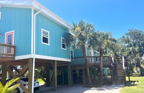 Mid Island Casa | 120 Falkirk Island Cottage - Freestanding home by the Beach!