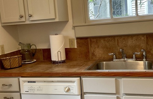 Uptown Historic District Cabaña | 120 year old carriage house in uptown residential neighborhood