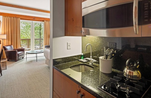Stowe Area Casa | # 1204 | Estudio | Diamante negro | Vistas al pueblo privado del segundo piso