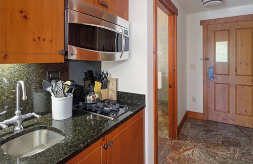 Stowe Area Casa | # 1204 | Estudio | Diamante negro | Vistas al pueblo privado del segundo piso