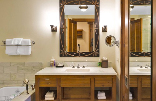 Stowe Area Cabina | # 1208 | Estudio | Calle fácil | 2do piso con vistas privadas al pueblo Spruce Peak