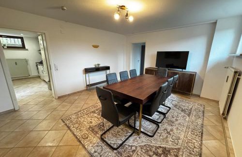 Siek Apartamento | 120m² Apartment nahe A1 - 4 Schlafzimmern - 2 Bäder - Parkplatz, WLAN