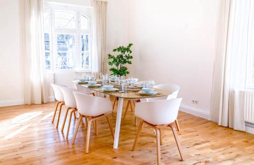 Krefeld Apartamento | 120qm Denkmal Apartment in Krefeld mit Stuck und Balkon - BEUYS Apartments - Krefeld