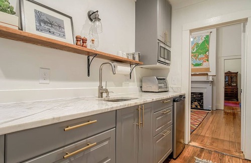 Earlewood Apartamento | 1217 - Right Side · Queen Anne Victorian - Traveler's Apartment