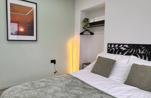 Staple Hill Casa | 122 Marshfield