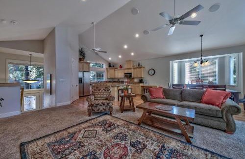 Pioneer Trail Casa | 122G Where Eagles Fly