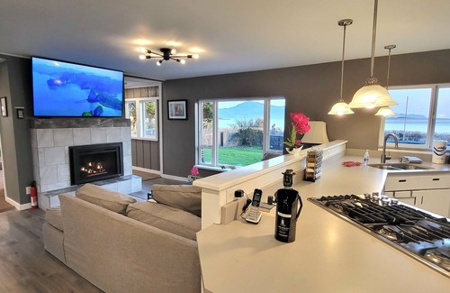 Netarts Casa | 125' Beachfront Bliss, Private Beach Access, Firepits, crabbing, clamming - wow!