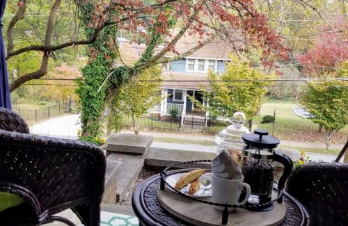 Morningside-Lenox Park Casa | 1266 Monroe Drive 1