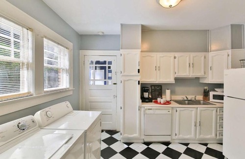 Morningside-Lenox Park Casa | 1266 Monroe Drive 1