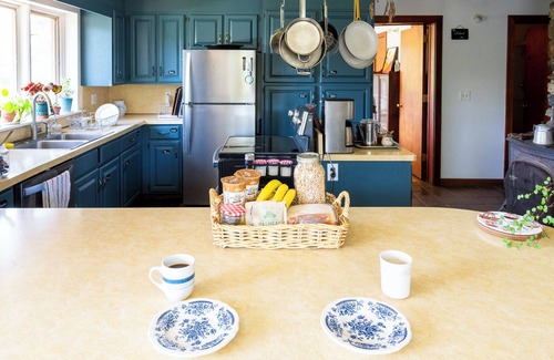 Peach Lake Otro | 127 Acres of Relaxing Beauty - Spacious 5-bedroom farmhouse