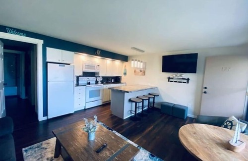 Quincy Condominio | #127 condo by large pool/hot tub/Gorge Shuttle-book separately