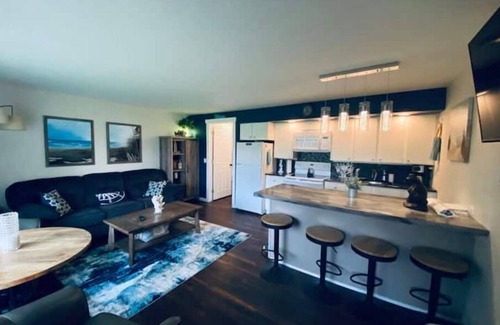 Quincy Condominio | #127 condo by large pool/hot tub/Gorge Shuttle-book separately