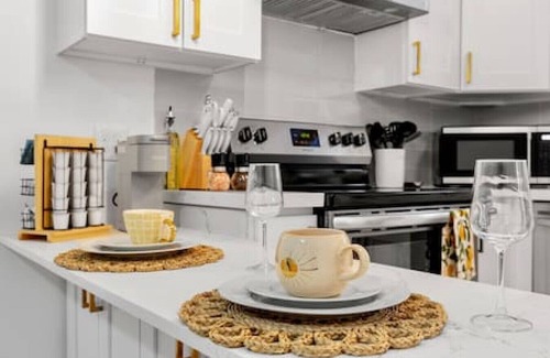Wilburton Casa | 12815 Bellevue · 4b2b Newly Remodeled Home @Bellevue/close to Park